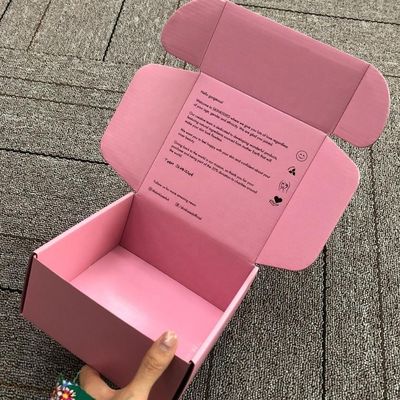 नालीदार ऑफसेट प्रिंटिंग CMYK कॉस्मेटिक शिपिंग बॉक्स 28 * 15 * 6 सेमी